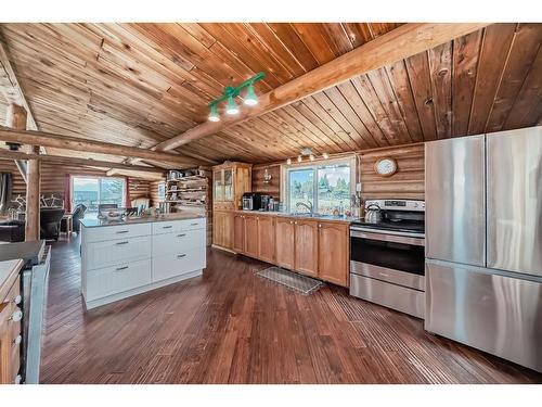 2 Gibson Road, Benchlands, AB - Indoor Photo Showing Kitchen