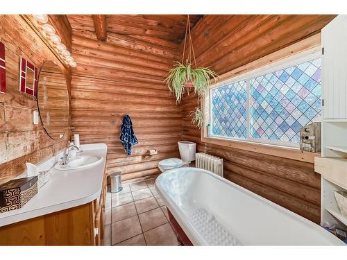 2 Gibson Road, Benchlands, AB - Indoor Photo Showing Bathroom