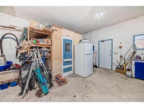 2 Gibson Road, Benchlands, AB - Indoor