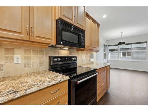 200 Prestwick Manor Se, Calgary, AB - Indoor Photo Showing Kitchen