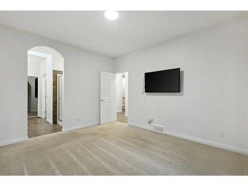 200 Prestwick Manor Se, Calgary, AB - Indoor Photo Showing Other Room