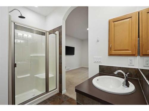 200 Prestwick Manor Se, Calgary, AB - Indoor Photo Showing Bathroom