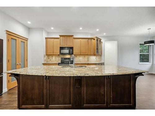 200 Prestwick Manor Se, Calgary, AB - Indoor Photo Showing Kitchen With Upgraded Kitchen