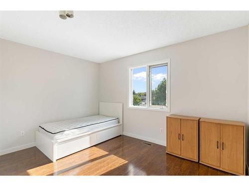 80 Macewan Park Rise Nw, Calgary, AB - Indoor Photo Showing Bedroom