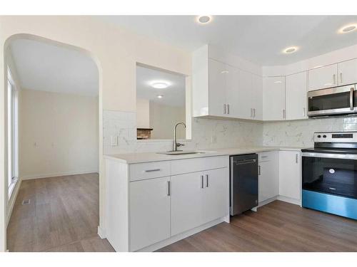 80 Macewan Park Rise Nw, Calgary, AB - Indoor Photo Showing Kitchen