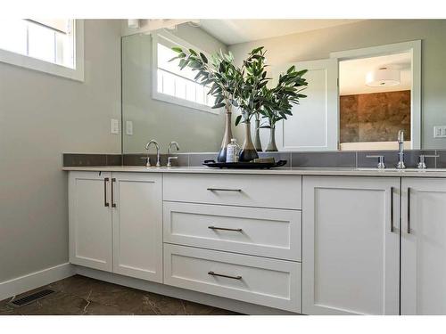 179 Greenwich Drive Nw, Calgary, AB - Indoor Photo Showing Bathroom