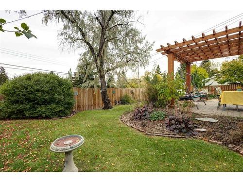 8416 7 Street Sw, Calgary, AB - Outdoor With Backyard