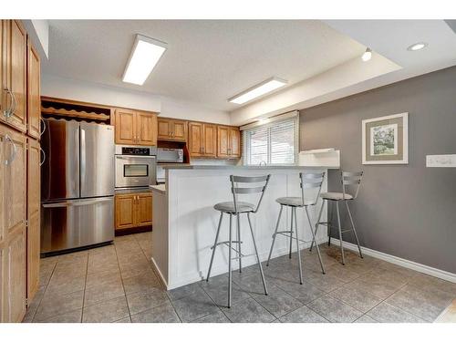 8416 7 Street Sw, Calgary, AB - Indoor Photo Showing Kitchen