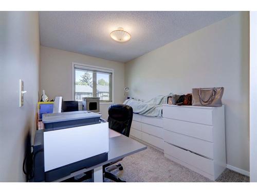 66-23 Glamis Drive Sw, Calgary, AB - Indoor Photo Showing Office