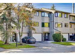 66-23 Glamis Drive SW Calgary, AB T3E 6S3