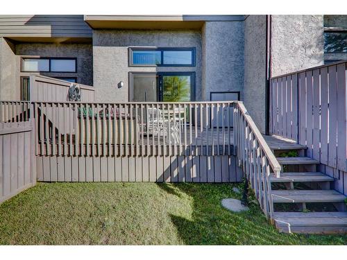 66-23 Glamis Drive Sw, Calgary, AB - Outdoor