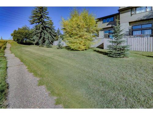 66-23 Glamis Drive Sw, Calgary, AB - Outdoor