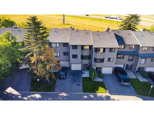 66-23 Glamis Drive Sw, Calgary, AB - Outdoor