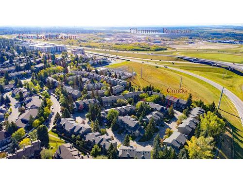 66-23 Glamis Drive Sw, Calgary, AB - Outdoor With View