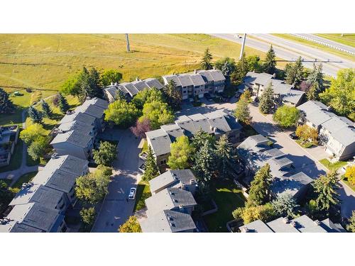 66-23 Glamis Drive Sw, Calgary, AB - Outdoor With View