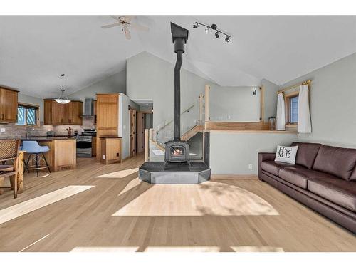 413 2Nd Street, Canmore, AB - Indoor Photo Showing Living Room