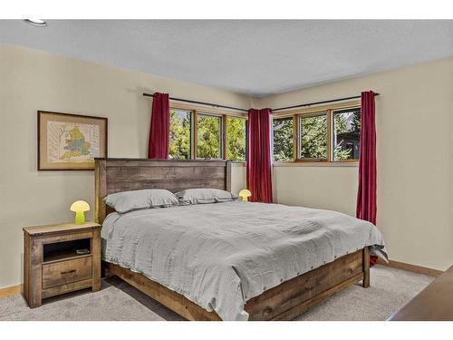 413 2Nd Street, Canmore, AB - Indoor Photo Showing Bedroom