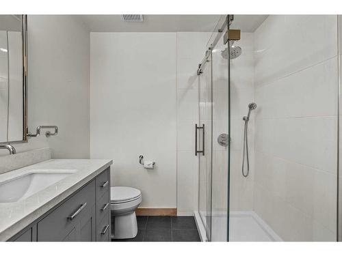 413 2Nd Street, Canmore, AB - Indoor Photo Showing Bathroom