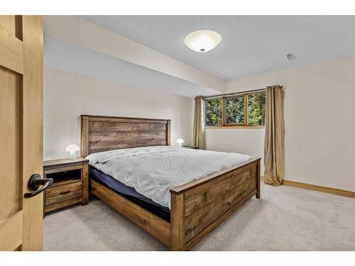 413 2Nd Street, Canmore, AB - Indoor Photo Showing Bedroom