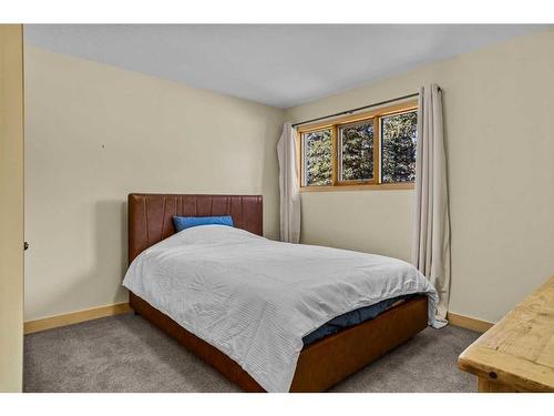 413 2Nd Street, Canmore, AB - Indoor Photo Showing Bedroom