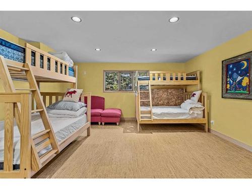 413 2Nd Street, Canmore, AB - Indoor Photo Showing Bedroom