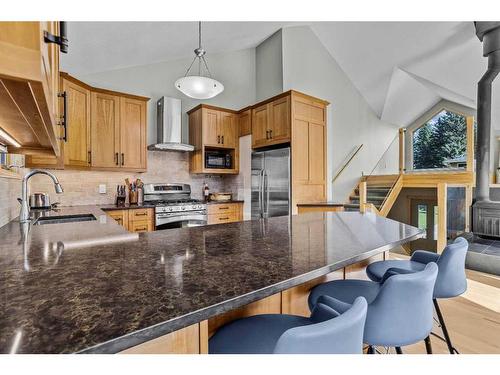 413 2Nd Street, Canmore, AB - Indoor Photo Showing Kitchen With Upgraded Kitchen