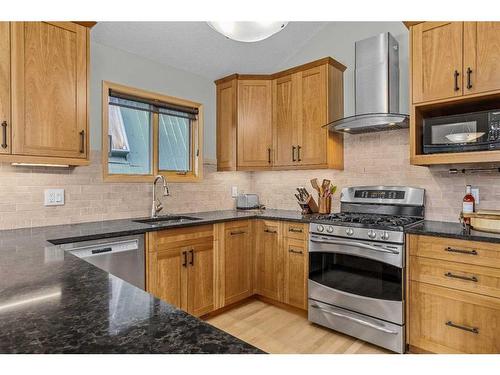 413 2Nd Street, Canmore, AB - Indoor Photo Showing Kitchen