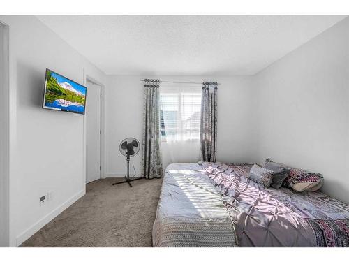 10033 46 Street Ne, Calgary, AB - Indoor Photo Showing Bedroom