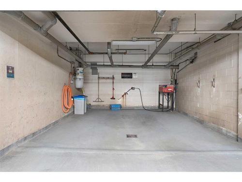 132-122 Mahogany Centre Se, Calgary, AB - Indoor Photo Showing Garage