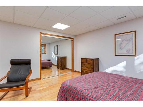 1120 Lake Christina Place Se, Calgary, AB - Indoor Photo Showing Bedroom