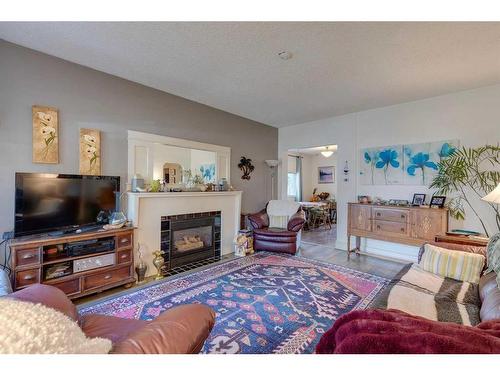 253 19 Avenue Ne, Calgary, AB - Indoor Photo Showing Living Room With Fireplace