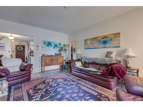 253 19 Avenue Ne, Calgary, AB - Indoor