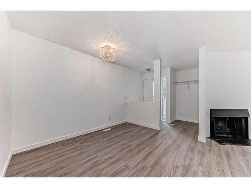 13-3015 51 Street Sw, Calgary, AB - Indoor Photo Showing Other Room