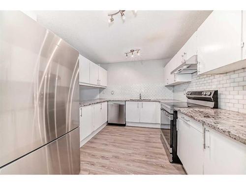 13-3015 51 Street Sw, Calgary, AB - Indoor Photo Showing Kitchen With Stainless Steel Kitchen With Upgraded Kitchen