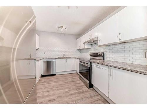 13-3015 51 Street Sw, Calgary, AB - Indoor Photo Showing Kitchen With Stainless Steel Kitchen With Upgraded Kitchen