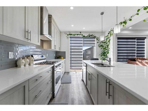 685 Windrow Manor Sw, Airdrie, AB - Indoor Photo Showing Kitchen With Double Sink With Upgraded Kitchen