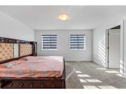 685 Windrow Manor Sw, Airdrie, AB - Indoor Photo Showing Bedroom