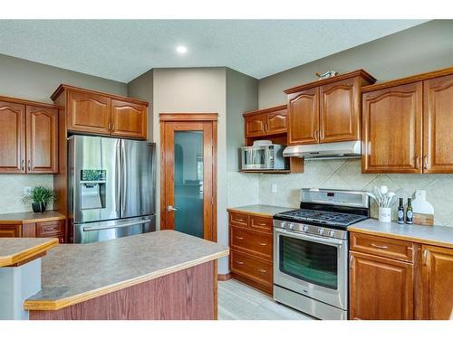 144 Springmere Road, Chestermere, AB - Indoor Photo Showing Kitchen