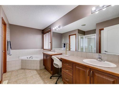 144 Springmere Road, Chestermere, AB - Indoor Photo Showing Bathroom