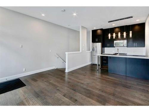 102-1808 27 Avenue Sw, Calgary, AB - Indoor Photo Showing Kitchen