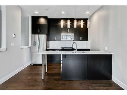 102-1808 27 Avenue Sw, Calgary, AB - Indoor Photo Showing Kitchen With Upgraded Kitchen