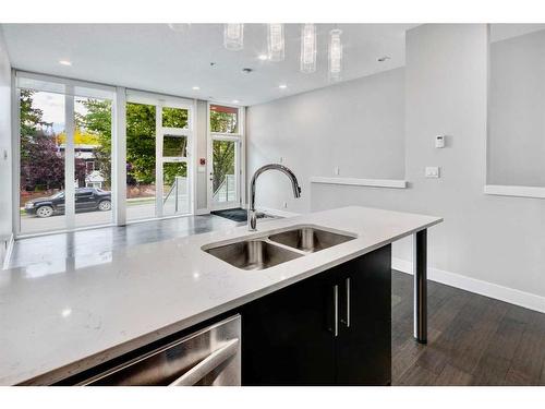 102-1808 27 Avenue Sw, Calgary, AB - Indoor Photo Showing Kitchen With Double Sink