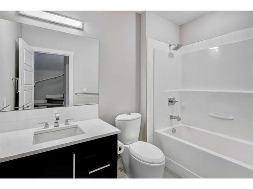 102-1808 27 Avenue Sw, Calgary, AB - Indoor Photo Showing Bathroom