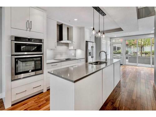 210-2717 17 Street Sw, Calgary, AB - Indoor Photo Showing Kitchen With Double Sink With Upgraded Kitchen