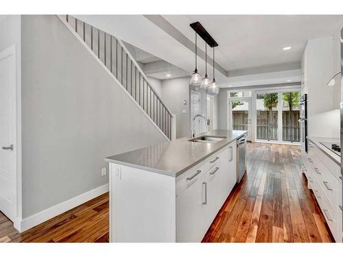 210-2717 17 Street Sw, Calgary, AB - Indoor Photo Showing Kitchen