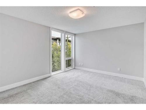 210-2717 17 Street Sw, Calgary, AB - Indoor Photo Showing Other Room