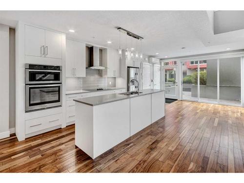 214-2717 17 Street Sw, Calgary, AB - Indoor Photo Showing Kitchen With Upgraded Kitchen