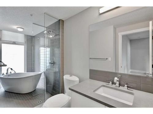 214-2717 17 Street Sw, Calgary, AB - Indoor Photo Showing Bathroom