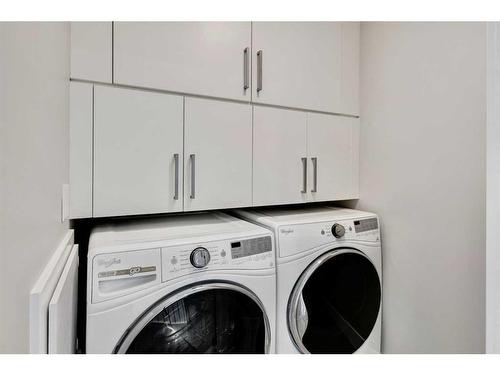 214-2717 17 Street Sw, Calgary, AB - Indoor Photo Showing Laundry Room