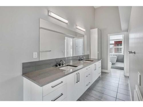 214-2717 17 Street Sw, Calgary, AB - Indoor Photo Showing Bathroom